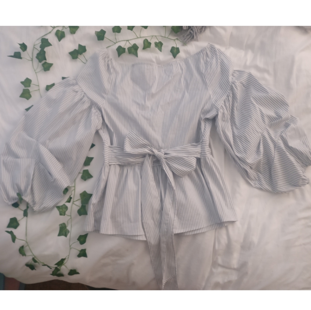 Pillow Sleeve Blouse - Picture 2 of 6